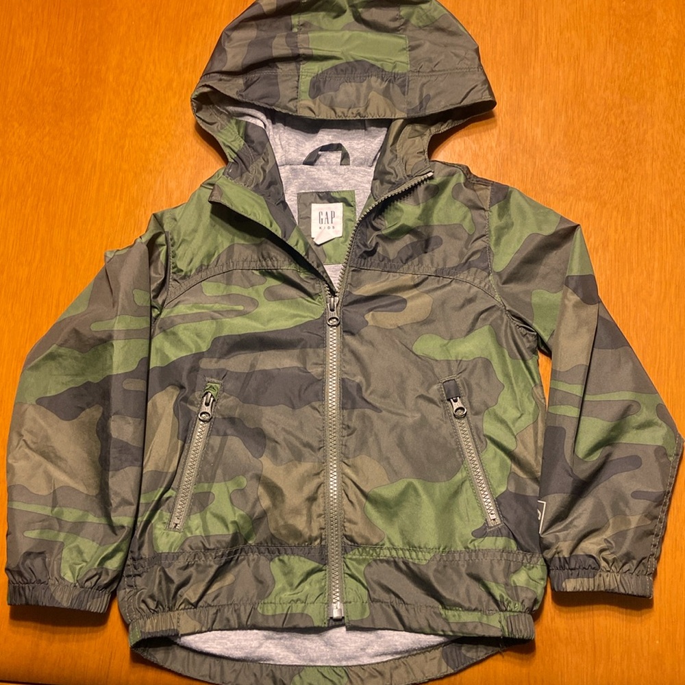 Like New! Gap rain jacket Camo Size XS